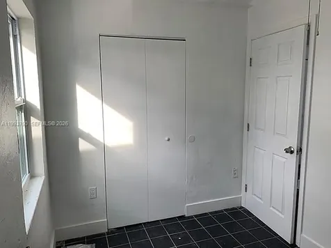 10 NW 28th Way Fort Lauderdale FL 33311