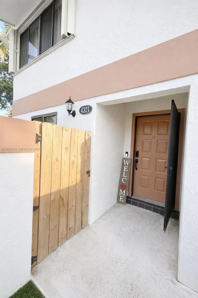 4321 SW 70th Terrace Davie FL 33314