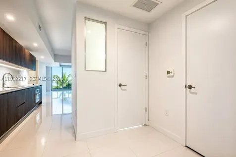 851 NE 1st Avenue Miami FL 33132