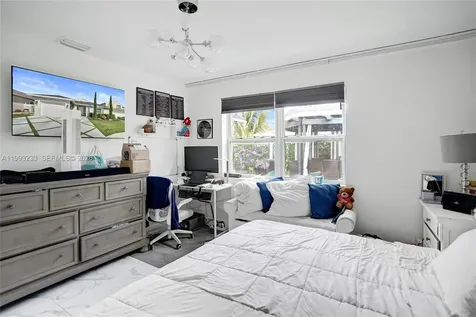 372 W Riverbend Drive Sunrise FL 33326