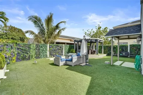 372 W Riverbend Drive Sunrise FL 33326