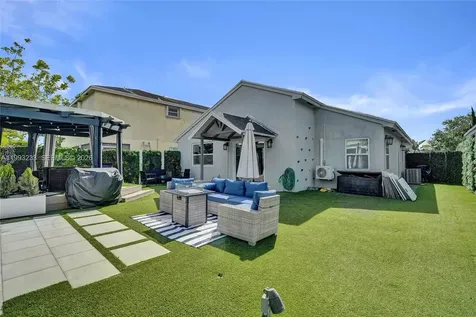 372 W Riverbend Drive Sunrise FL 33326