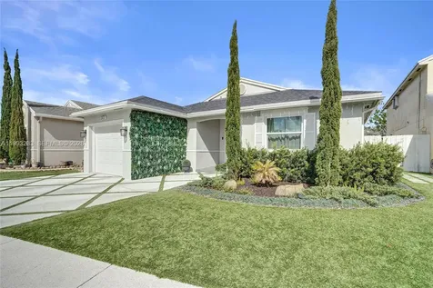 372 W Riverbend Drive Sunrise FL 33326