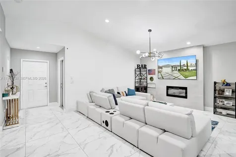 372 W Riverbend Drive Sunrise FL 33326