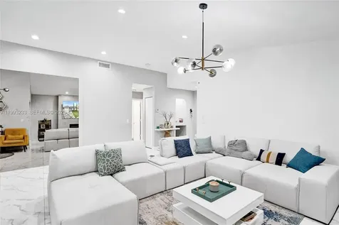372 W Riverbend Drive Sunrise FL 33326