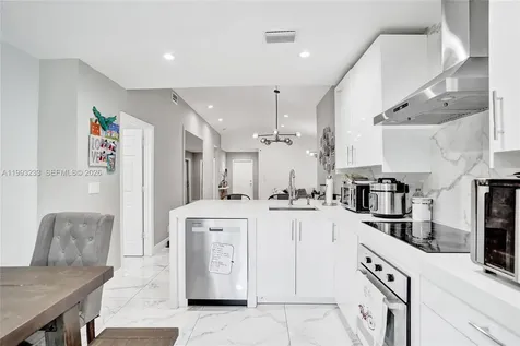 372 W Riverbend Drive Sunrise FL 33326
