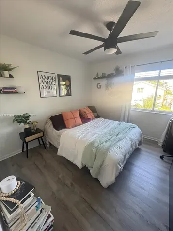 1054 SE 6th Court Dania Beach FL 33004