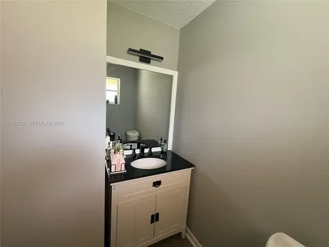 1054 SE 6th Court Dania Beach FL 33004