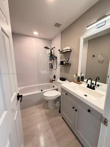 1054 SE 6th Court Dania Beach FL 33004