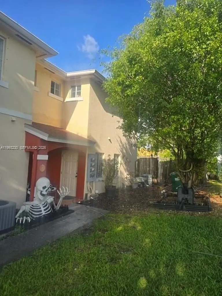 18614 SW 100th Avenue Cutler Bay FL 33157