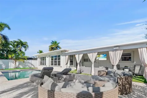 2207 NE 16th Avenue Wilton Manors FL 33305