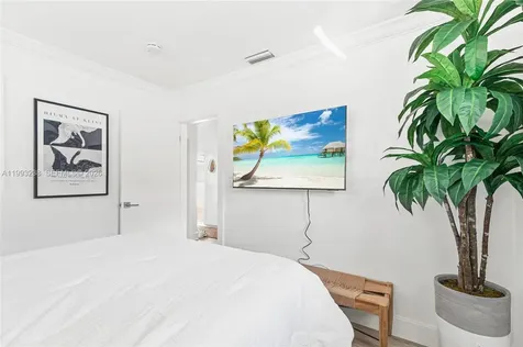 2207 NE 16th Avenue Wilton Manors FL 33305