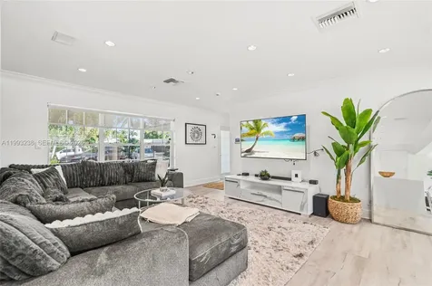 2207 NE 16th Avenue Wilton Manors FL 33305