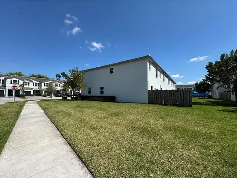 1110 SE 27th Terrace Homestead FL 33035