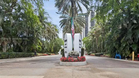 20301 W Country Club Drive Aventura FL 33180