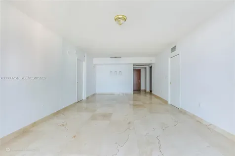 31 SE 5th Street Miami FL 33131
