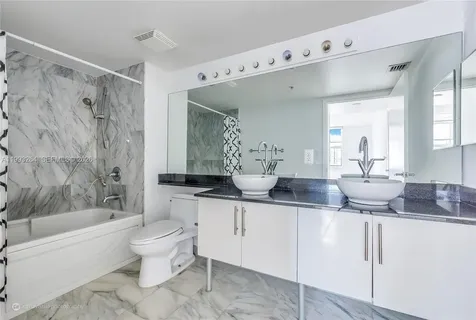 31 SE 5th Street Miami FL 33131