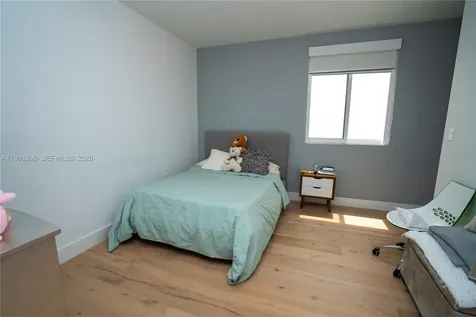 10272 NW 75th Terrace Doral FL 33178