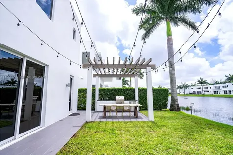 10272 NW 75th Terrace Doral FL 33178