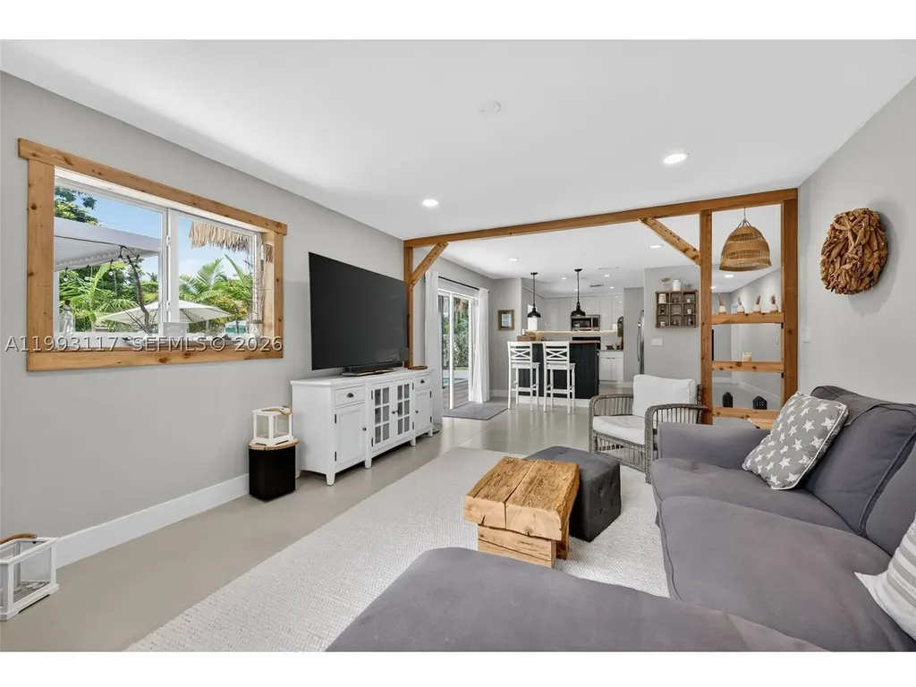 426 SE 3rd Street Dania Beach FL 33004