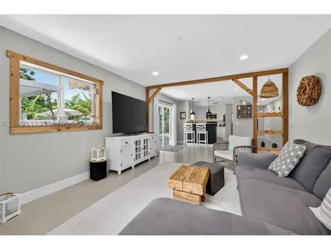 426 SE 3rd Street Dania Beach FL 33004