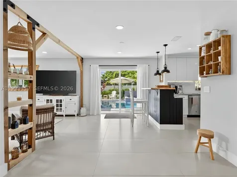 426 SE 3rd Street Dania Beach FL 33004