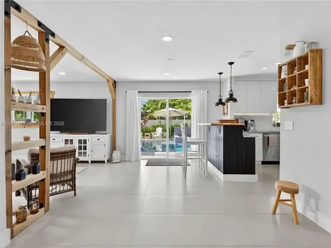 426 SE 3rd Street Dania Beach FL 33004