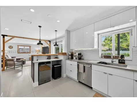 426 SE 3rd Street Dania Beach FL 33004