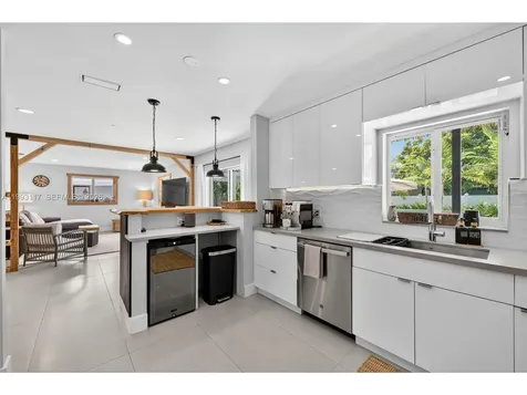 426 SE 3rd Street Dania Beach FL 33004