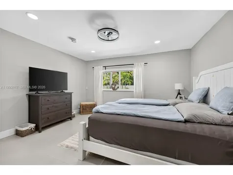426 SE 3rd Street Dania Beach FL 33004