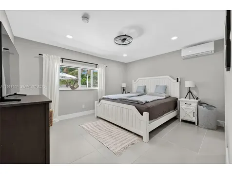 426 SE 3rd Street Dania Beach FL 33004