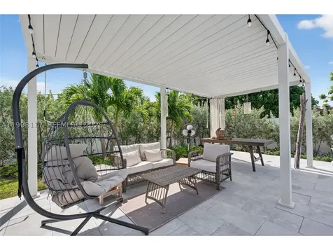 426 SE 3rd Street Dania Beach FL 33004