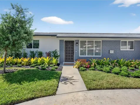 426 SE 3rd Street Dania Beach FL 33004