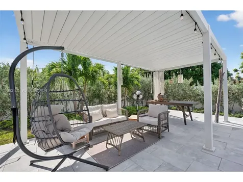 426 SE 3rd Street Dania Beach FL 33004