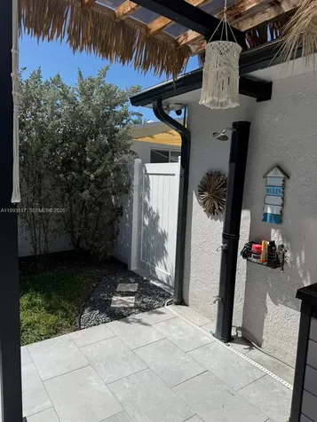 426 SE 3rd Street Dania Beach FL 33004