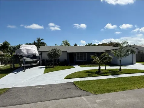 426 SE 3rd Street Dania Beach FL 33004
