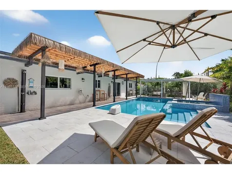 426 SE 3rd Street Dania Beach FL 33004