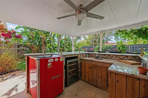 350 NE 59th Street Oakland Park FL 33334