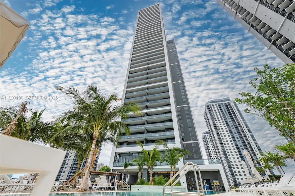 159 NE 6th Street Miami FL 33132
