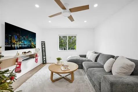 8609 SW 68th Court Pinecrest FL 33156