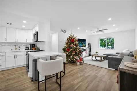 8609 SW 68th Court Pinecrest FL 33156