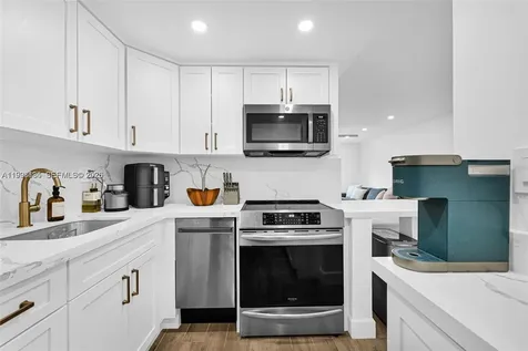 8609 SW 68th Court Pinecrest FL 33156