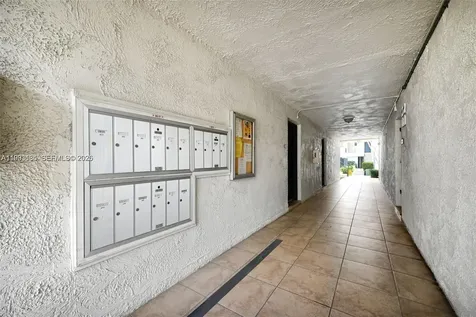 8609 SW 68th Court Pinecrest FL 33156