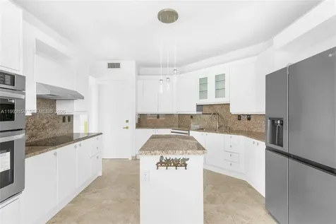 300 S Pointe Drive Miami Beach FL 33139