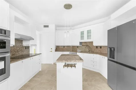 300 S Pointe Drive Miami Beach FL 33139