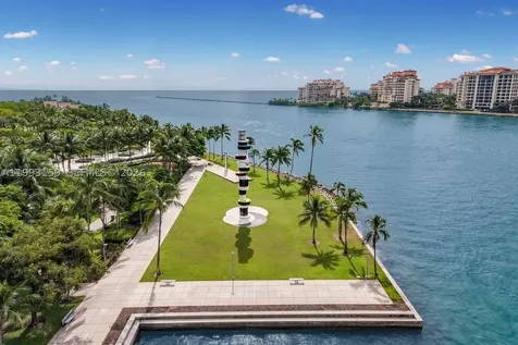 300 S Pointe Drive Miami Beach FL 33139