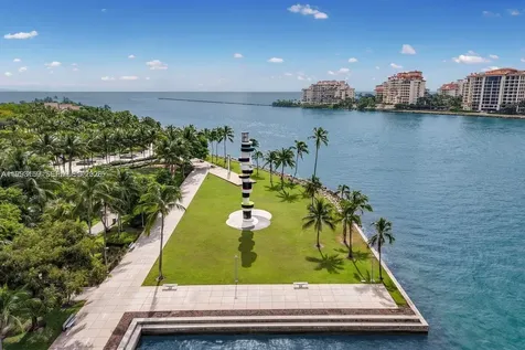 300 S Pointe Drive Miami Beach FL 33139