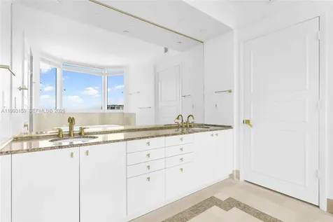 300 S Pointe Drive Miami Beach FL 33139