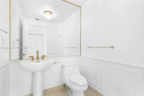 300 S Pointe Drive Miami Beach FL 33139