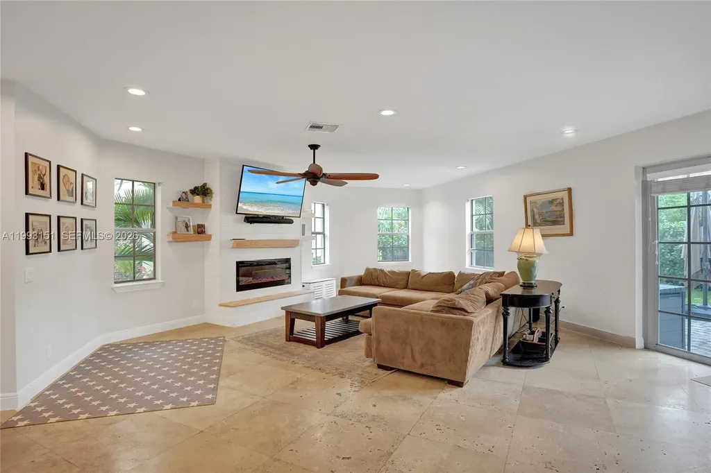 822 SW 10th Street Fort Lauderdale FL 33315